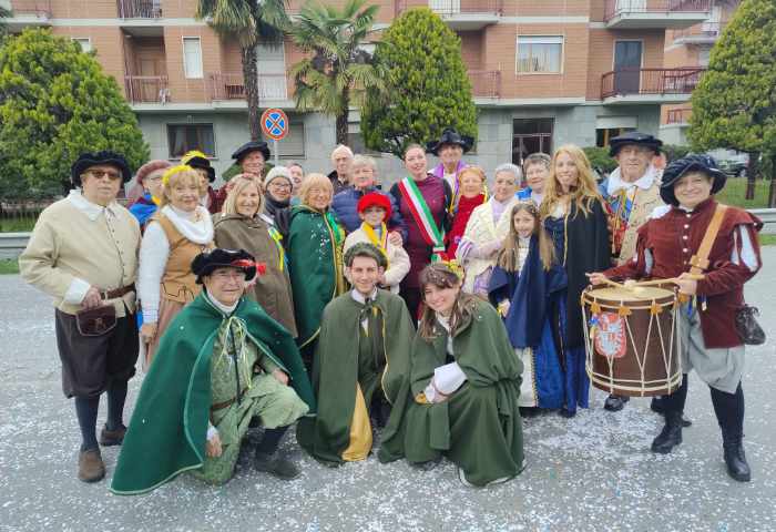 Il carnevale per la pace in giallo e blu di Leini
