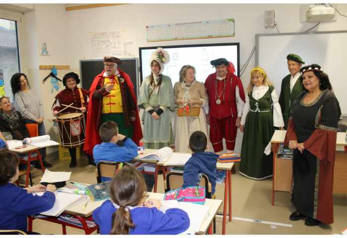 Le maschere della tradizione in visita alle scuole